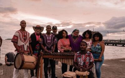 Entre el arte, la música y la lectura nace joven resiliente en el puerto de Buenaventura